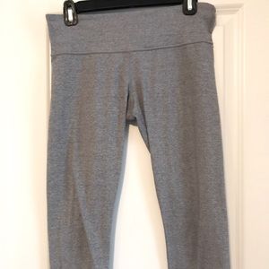 Lululemon light gray cropped leggings size 8